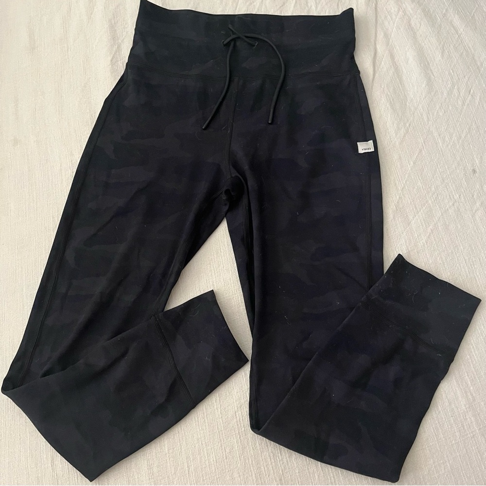 Vuori Dark Camouflage Fitted Joggers Size Medium